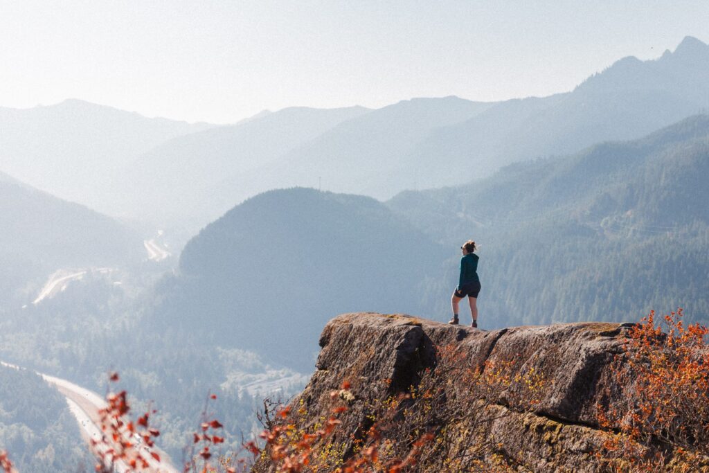 hiker overlooking the mountains of the Snoqualmie Valley
